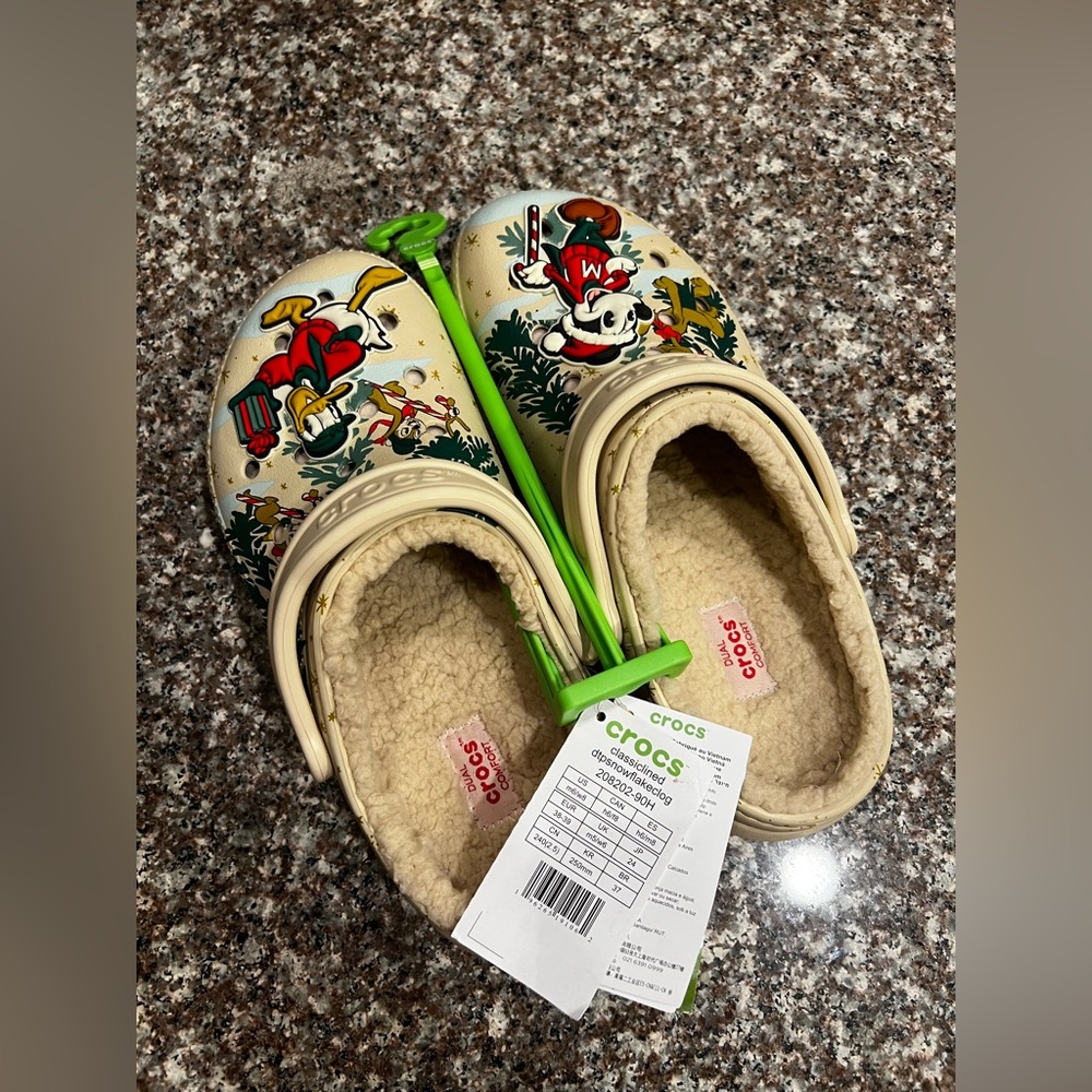Disney x Crocs Christmas 2022